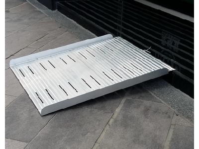 單片式斜坡板90cm